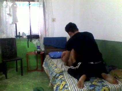 高中情侣吵完架上床啪啪