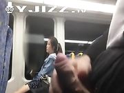 高铁上当着陌生美女乘客 打飞机