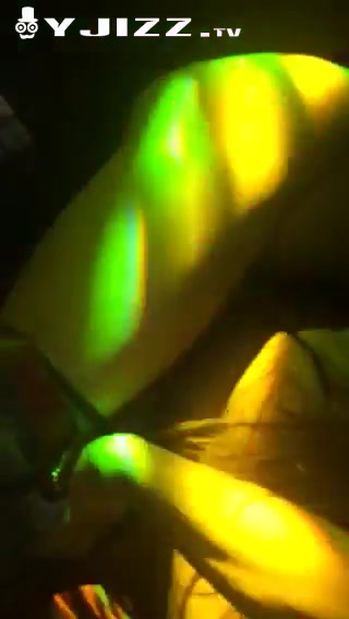 大舞台公开3P骚妇