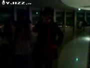 漂亮女生和男友打炮用手机录视频 遗失后被曝光