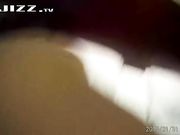 刚来上班的美女大学生就被拿下 自拍时不好意思到处躲 被连射两次