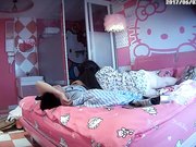 粉系可爱房白肤丰满马尾辫妹子主动出击挑逗帮解裤子自己脱内裤渴望肉棒进入操的说爽干2炮