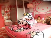 特色房平头大叔与外表淳朴大学生眼镜妹开房妹子身材高挑体形不错射精有意思全整地板上了