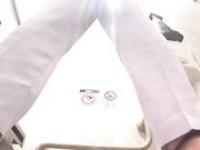 车站公共蹲便双视角偷拍各种类型美眉方便大白屁股又圆又大这镜头太刺激了