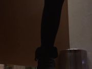 商场厕拍系列 几个妹子好像发现了被偷拍又不敢确定，只敢偷偷的喵一下