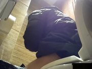 坐盗市最新流出酒店女厕偷拍有两个妹子很拽站在厕兜嘘嘘