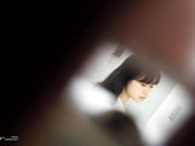 大学校园女生卫生间藏匿隔间偷拍一个接一个美女方便拍脸又拍下面全方位拍摄