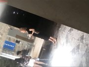 坐盗市最新流出酒店大堂女厕偷拍几个打扮时尚的美女嘘嘘