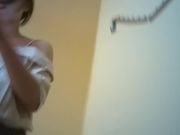 超市清纯漂亮的美女收银员下班后和男友宾馆缠绵啪啪,看样子有点害羞强忍着高潮快感捂着嘴!