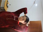 样子清纯的小嫩模穿着黑丝 制服 情趣内衣拍写真被摄影师潜规则吹箫玩逼逼