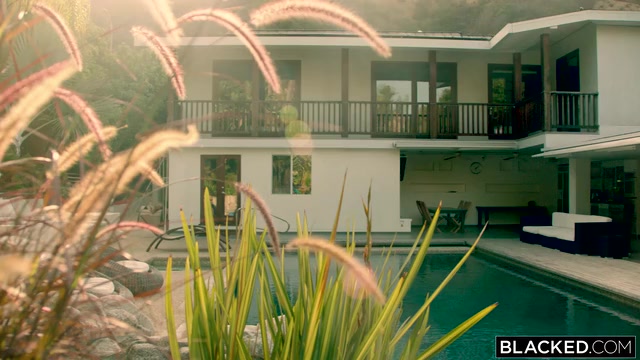 18岁惊艳美女挡不住冲动好想干作品 高颜值样貌顶级身材啪啪尤物，丰乳肥臀妹子极品太漂亮了鸡动720P高清