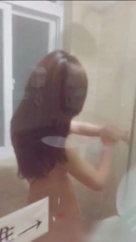 性感美骚少妇弄坏酒店蓬头 水电工来修理 故意脱落浴巾勾引求操 无套疯狂爆插 淫叫好爽 完美露脸 高清完整版_c