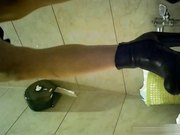 外站流出国内云上会所高清系列花内裤高跟靓妹尿太急射到了鞋子上