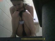 外站流出国内娱乐场所女厕偷拍小姐意见很大唠叨这是女厕门关不上