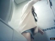 国内牛人潜入健身中心WC偷放器材偷拍来运动几个少妇嘘嘘