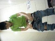 外站流出商场全景女厕偷拍来月经的妹子牛仔裤破得真有特色