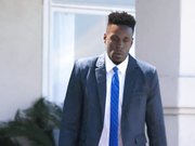 The Naughty Stepdaughter 泳池边享受继父大黑屌的淘气女儿