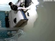 衣服还没脱就急着吃屌日了两炮