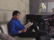 警察当着铐起来的丈夫面操他的老婆