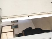 学院女厕偷拍穿靴子的妹子尿尿出来的轨迹像纯爷们