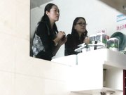 卫生间偷拍的妹子人美逼嫩说话声音温柔