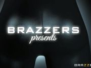 穿紧身皮裤女郎强烈的性欲