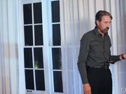 红发美女与老男人的一夜情