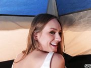 旅途中帐篷里吃大屌的荡妇