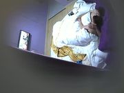 小旅馆偷拍和单位骚妇女同事开房骑在上面疯狂摇小一点的床都要被她摇塌了