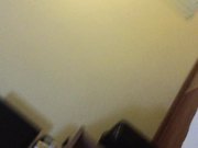 度娘流出年轻漂亮的美女空姐和男友先对着镜子边操边拍,又在床上用道具震她干的大叫：使劲操我,插我小骚逼!