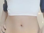 年轻貌美清纯妹子初音一多自慰大秀 身材苗条插穴自慰 饮水白浆流了不少