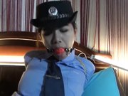 国模工作室流出两个漂亮国模制服诱惑被蒙脸摄影师捆绑假鸡巴插逼逼