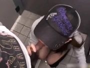 公共卫生间操极品表捂著嘴不敢大声叫