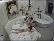 眼镜男喜欢舔脚挑逗一番直接扒掉美女白领内裤露出大白屁股强势插入快速抽送凄惨动人呻吟声随啪啪声齐响小伙真猛