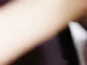 性感网红美女下楼取快递时故意找借口把快递员骗到房间引诱日她