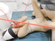 苗条无毛素人美眉三通精液肉便器户外大乱交各种虐待-2