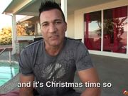 圣诞女郎泳池边的性福生活