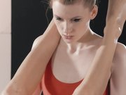 高质量女同大战系列第十部-苗条双女推油按摩舔完BB再用道具JJ抽插-很是诱惑1080P高清