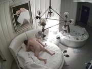 清纯师范大学大波肥臀美女被有点经济实力性欲旺盛的大叔包养开房打炮很生猛多姿势变换快速抽送啪啪响一起高潮