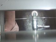 外站最新流出高校女厕近距离偷拍有几个非常不错的美女