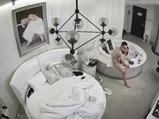 情趣酒店豪华房偷拍非常能干的眼镜男床上干到浴缸站着快速抽插