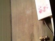 厕所偷拍系列大姐抽烟的样子一看就是社会人