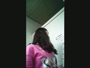 外站流出高校女厕近距离TP背着小包包来月事的妹子