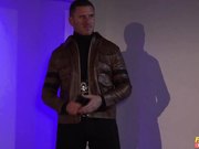 威猛警察一根大屌操双美