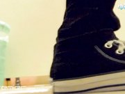 最新流出技术大神暗藏国内某高级商场女卫隔间多视角拍脸又拍下面专挑美女下手还敢俯拍屌爆了1080P超清