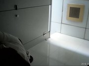 外站流出国内牛人潜入医院女厕露脸偷拍几个妹子嘘嘘