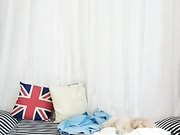 制服黑丝露脸妍馨的内内，身材不错逼逼还很嫩，道具插入还能喷水