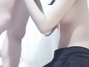 风骚学妹露脸声音嗲可以玩很多姿势淫声浪语最后被颜射