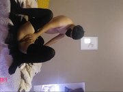 网红美女小羚羊穿着厚黑丝约了一位胖大叔做爱