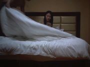 四眼男与气质女友约炮饥渴强行插入女友还没爽够就射了